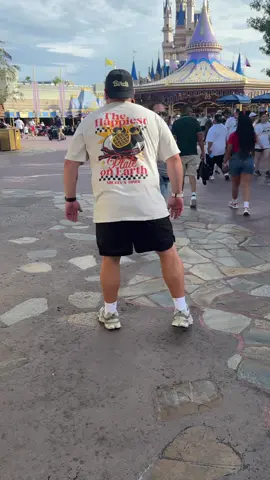 Thiccc thighs boi #comedy #disney #disneyworld #thicc #disneydad 