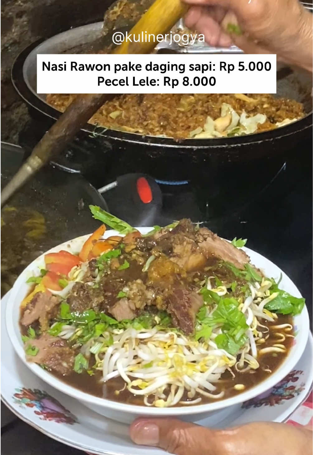 Udah tidak bisa berword-word lagi aku, masya Allah!! Ini baru definisi KAYA yang sebenarnya, bukan soal kaya materi, tapi kaya hati ❤️ 📍 Nasi Goreng Bu Siti, Godean, Sleman, Jogja (ada di gmaps ya) #kulinerjogja #kulinerjogya #nasigorengbusiti #nasirawon 