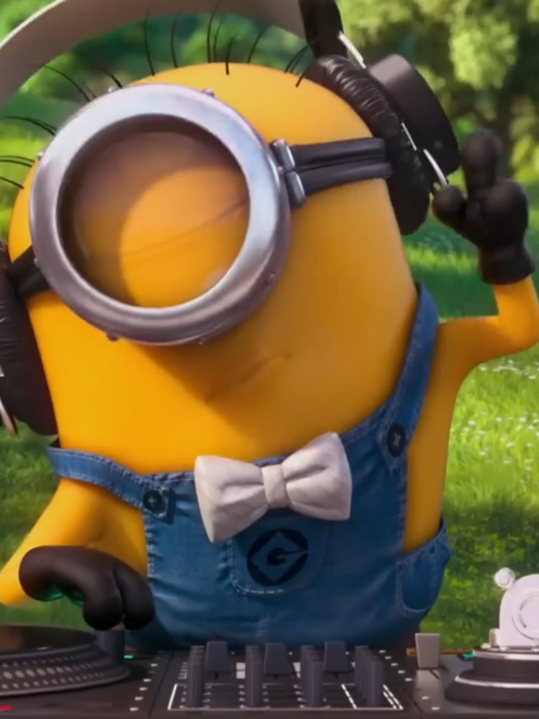 Minions + Village People = Iconic 🙌✨ #villagepeople #80smusic #disco #ymca #minions