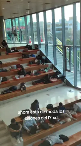 ahora todos van a esos sillones xd #ulima 