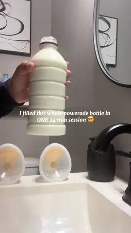 TW warning: Major oversupply‼️  Tb to when I was 4 months pp and filling up Powerade bottles in under 30 minutes 😀 #fyp #motherhood #oversupplier #breastmilk #handexpress 