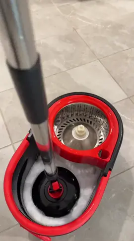 Mop giratorio com capo de 140cm Cesto em inox Balde centrifuga e rodinhas, Link disponivel si gostou deixa quero que mando o link.  #facilidadesdomesticas #mopgiratorio #limpeza #donadecasa #videoviral 