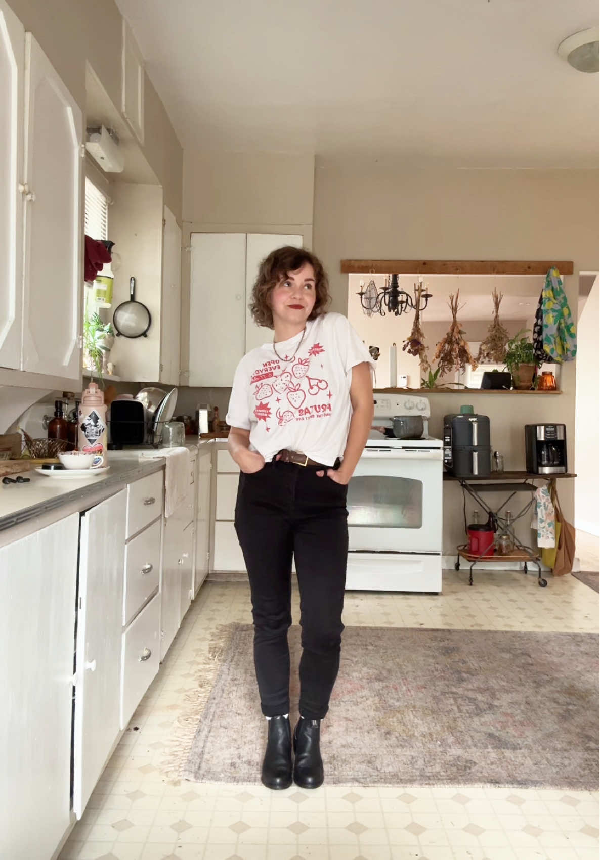 It’s okay if skinny pants aren’t cool, cause I’m dressing for my 18 yo self anyways #fitcheck 
