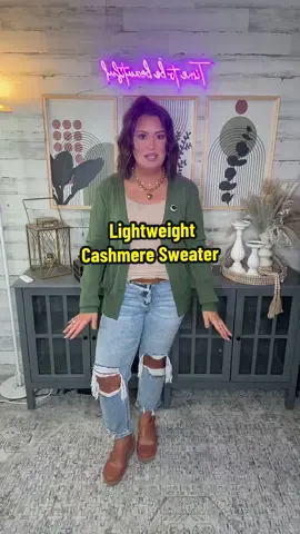 This lightweight cardigan is perfect for both very casual looks as well as business casual. Also great to throw on the back of an office chair or the backseat of your car for when it’s a little chilly in restaurants and movie theaters! True to size and super soft! @DOKOTOO-US #cardigan #cardiganoutfit #falloutfitinspo #dokotoo #ttsacl 