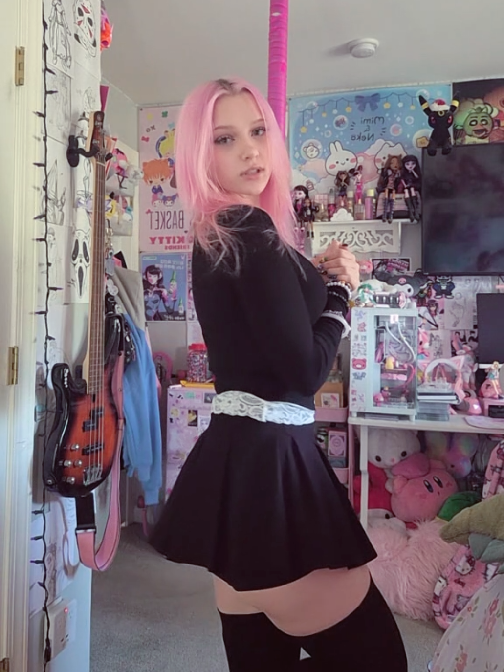 this song has been stuck in my head all week omg #emogirl #egirl #OOTD #cosplaydance #outofcosplay 