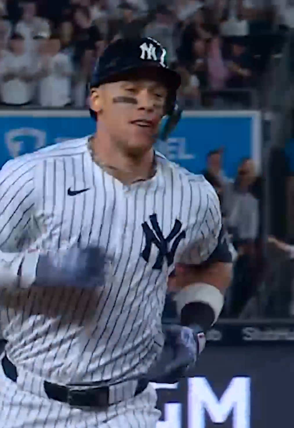 Career home run No. 360 for Aaron Judge goes a very long way 💪 #MLB #yankees #baseball #homerun 