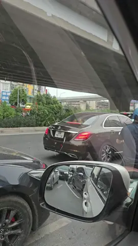 Xe gì mà nhiều mũ thế?