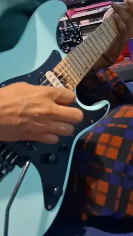 Ya... Nyicil 30 detik pertama Gitarnya dijual bre Routing Gitar schecter sun valley ss (emg retro active hot70) - Ibanez ts9 - tonex one (slo100) - mixer alctron - HP  #dreamtheater #barstoolwarrior #johnpetrucci #schecter #tonex 