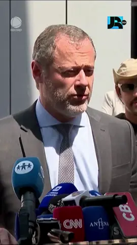O resultado do julgamento provocou repercussões contrárias entre governistas e a oposição. Advogados de Jair Bolsonaro não acompanharam a conclusão da sessão no Supremo Tribunal Federal. 👉 Veja essa e outras notícias em R7.com/JornalDaRecord #JornalDaRecord #JR24H