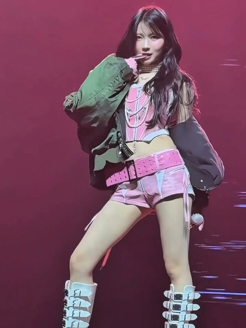 The Queen 🧎🏼‍♀️ (Oakland, CA 🇺🇲) #enamiasa #asa #아사 #babymonster #베이비몬스터 