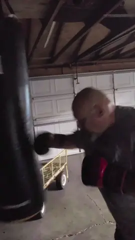 #bareknuckleboxing #bagwork #boxing🥊 #GEN_X #MentalHealthAwareness #divoreddads #Love 