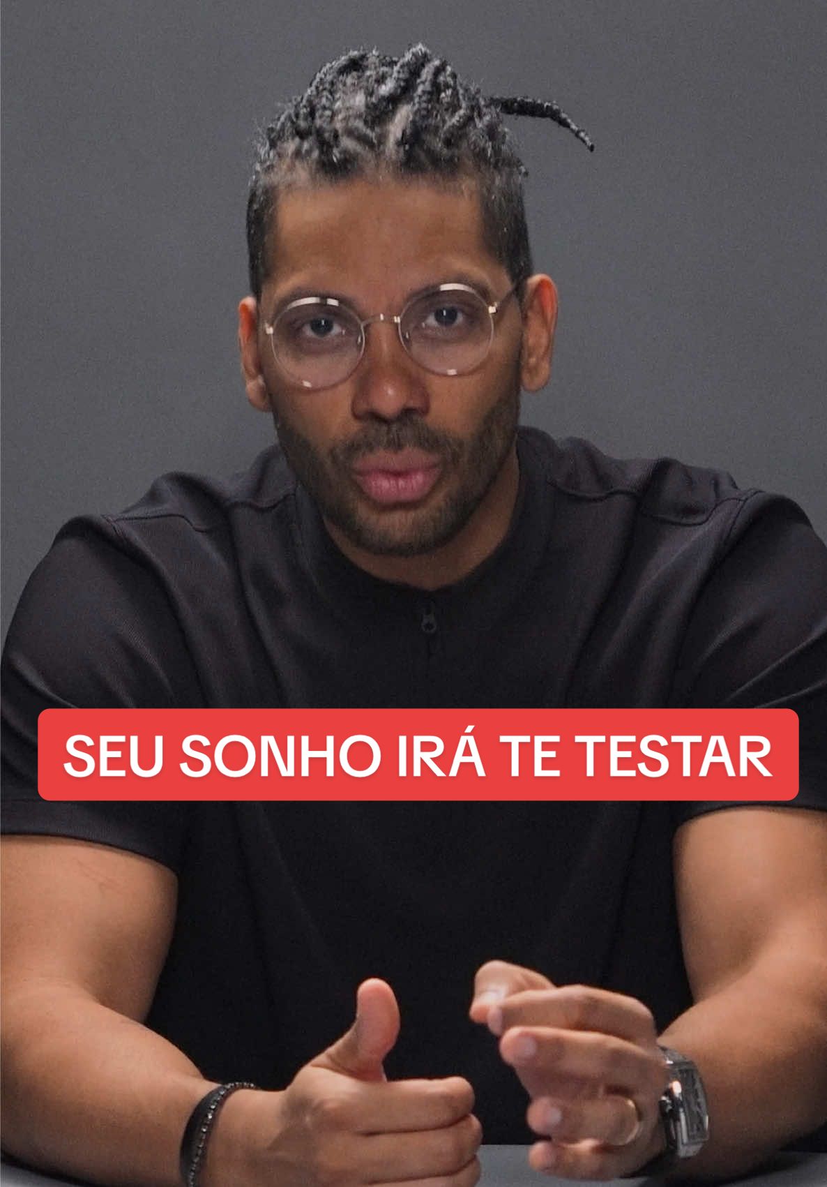 Um sonho é um objetivo não concretizado. Ele precisa que apenas uma pessoa acredite nele: VOCÊ. Se não você, quem? Se não agora, quando? #motivacional #motivacao #joeljota #fyp 