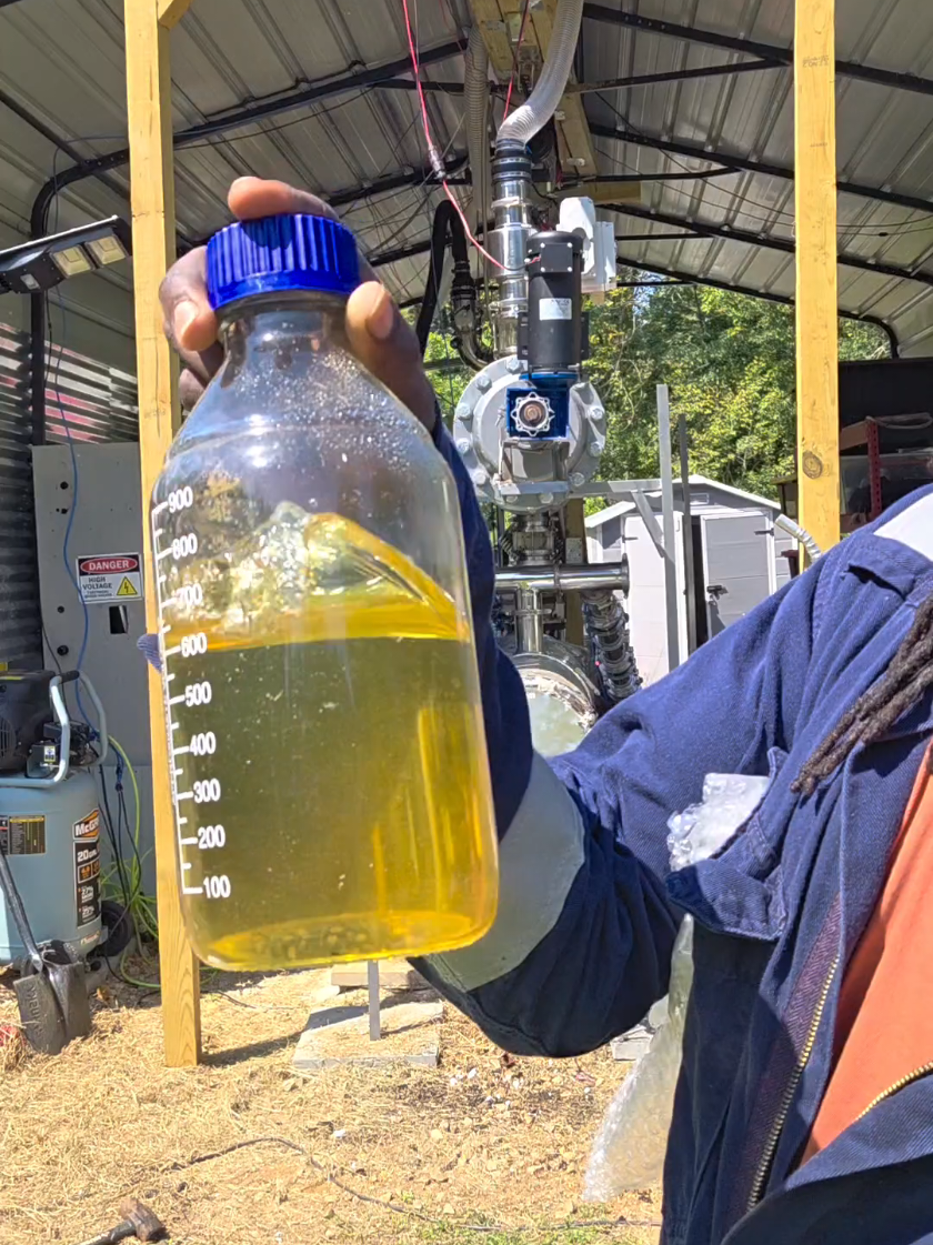 Making Gasoline for Free by Using Plastic and Solar Energy 🤙⛽️