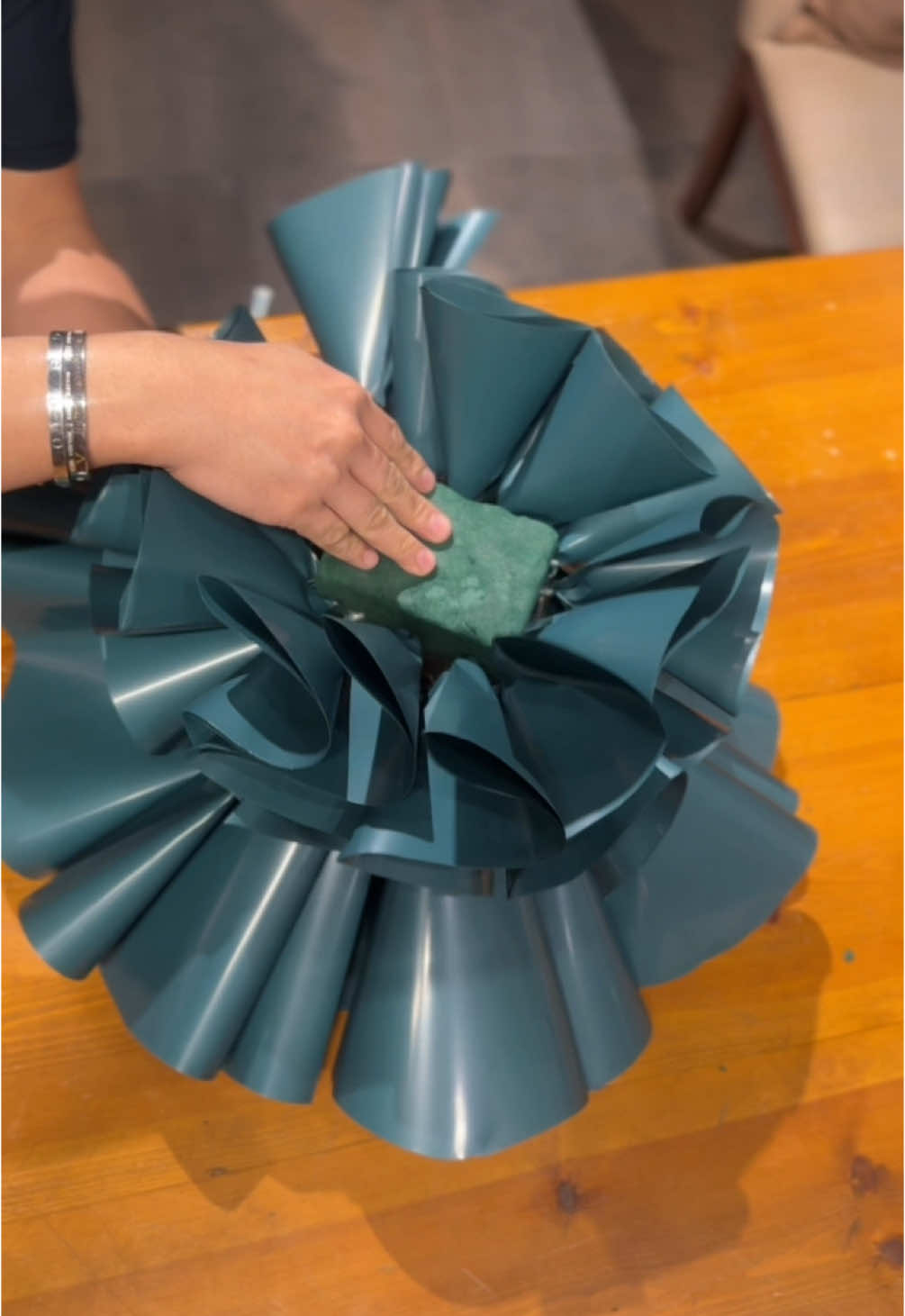 Simple way of Wrapping tutorial #CapCut #tabukflorist #pinoyflorist #floristoftabuk #explore #trendbouquet #trendingbouquet #style #ksa🇸🇦 #youpage #flowerdesigner #tiktokflorist #bouquet #fyp #exploremore #tabuk🇸🇦 #flowerlovers #tabuk_saudi 