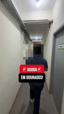 💻✨ Alô, você! Nesta quinta-feira realizamos um passo importante para modernizar o serviço público em Dourados. Entregamos à Central de Atendimento ao Cidadão (CAC) um conjunto de equipamentos eletrônicos cedidos pela Receita Federal, fruto de solicitação da nossa Prefeitura. 🔹 O que foi entregue: placas-mãe, processadores, adaptadores de rede, celulares e outros componentes que permitirão a reestruturação de aproximadamente 50 computadores. 🔹 Investimento: o lote de equipamentos é avaliado em cerca de R$ 100 mil. 🔹 Benefícios: mais velocidade no atendimento ao cidadão, melhores condições de trabalho para os servidores e uso de celulares para fiscalização e vistorias em tempo real. 💙 Com essa renovação tecnológica, o CAC passa a ter uma estrutura moderna, preparada para oferecer serviço rápido, eficiente e de qualidade para toda a população. Seguimos firmes, investindo em tecnologia e em um atendimento cada vez melhor. Cuidando com amor e construindo com trabalho! #MarçalFilho #Prefeito #Dourados #Tecnologia #AtendimentoAoCidadão 