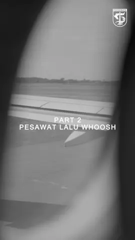 Persebaya bertolak ke Bandung hari ini. Bruno Moreira dkk menempuh perjalanan udara dan darat. Terbang dari Surabaya ke Jakarta dilanjutkan menggunakan bis menuju stasiun kereta cepat Whoosh untuk bertolak ke Bandung. Simak perjalanan Persebaya menuju Bandung dalam Matchday Documentary Part 2. Sudah tayang ekslusif di Youtube dan Facebook Official Persebaya. #Persebaya #persebayauntuksemua 