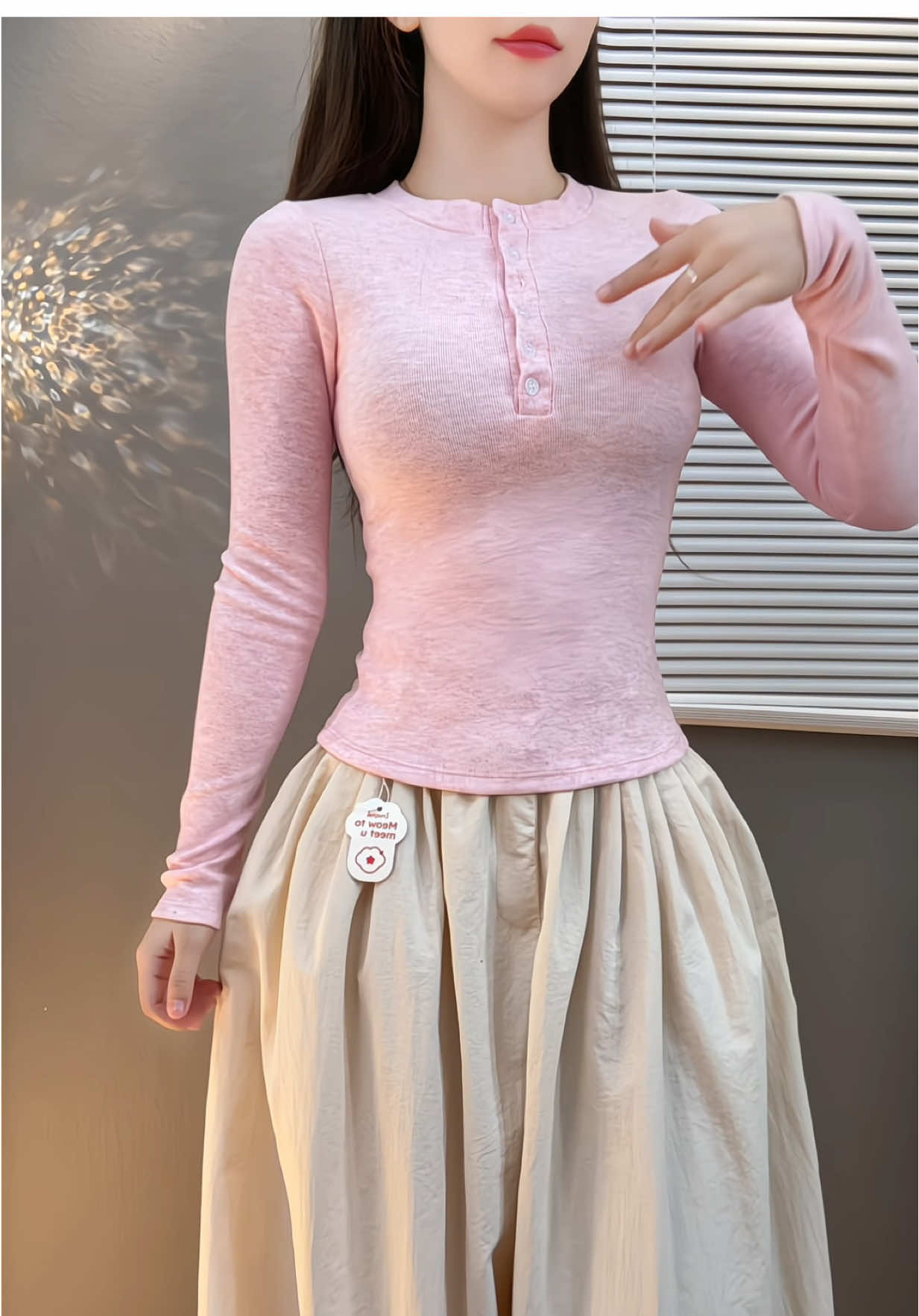 Âo thun ôm phối cúc cổ 