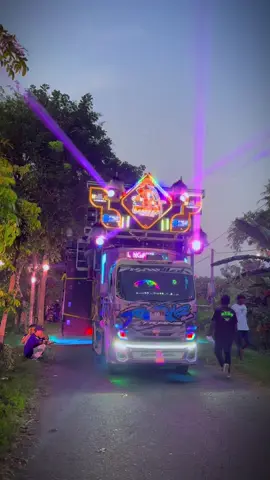 Pesona sound mahal nya sidoarjo 🔥 @Ifan Raffan Lighting Lumajang @QIMAXXX Videotron Balap @GRUB MBAH BONI  #soundsystemindonesia #soundbalapindonesia #soundsystem #karnavalsoundsystem #karnaval #trukmaniaindonesia 
