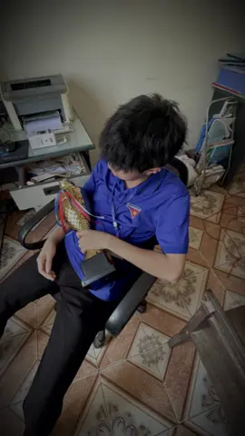 Ad của trang hôm nay mới được lên sóng-Bùi Anh Quân-1 chàng trai đầy nhiệt huyết từ hoạt động của lớp đến hoạt động của trường.Tuy Quân ở ngoài hơi jet jet nhưng anh là 1 cờ đỏ gương mẫu.Anh cũng là 1 trong những học sinh gương mẫu của lớp  •Lớp 10 đạt giải KHKT cấp trường Giải nhất HKPD nội dung đá cầu Huyện Quỳnh Lưu •Lớp 11 đạt giải KHKT Cấp tỉnh Chúng ta cùng chờ đón liệu lớp 12 anh sẽ đạt được mục tiêu gì tiếp theo#xuhuong #hocsinhcap3 #fyp 