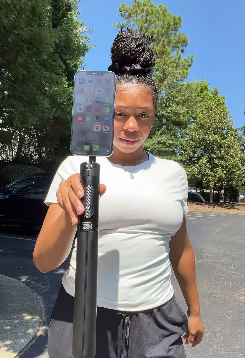 Honestly, the best tripod I ever owned and it’s real easy to use #magsafe #tripod #selfiestick #selfiesticktripod #tiktokshopcreatorpicks  