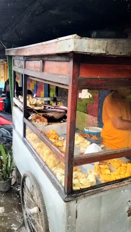 Ada Yang Rindu Gorengan Legend SDN Kebon Gedang?? Saat Ini Sudah Generasi Kedua... #creatorsearchinsights #vibesbandung #bandung 