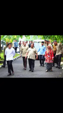 terimakasih bapak Presiden prabowo sudah membangun sekolah Rakyat ini, terimakasih sudah menjamin pendidikan  dan bermanfaat untuk anak anak  yang sebelumnya tidak punya kesempatan untuk melanjutkan sekolah 🥹🥰 sehat selalu Bpk presiden #prabowo #fyp #xybca #prabowosubianto 