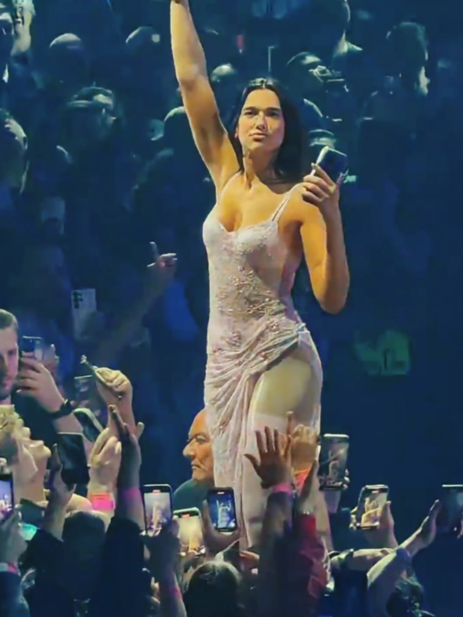 Dua Lipa - Live - Be The One - Radical Optimism Tour - Chicago #dua #dualipa #pop #singer #popstar #bestsinger #radicaloptimism #tour #optimism #radical #live #liveperformance  @Dua Lipa 