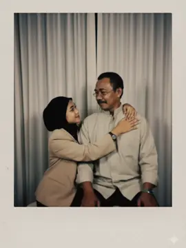 Walaupun hasil AI tapi 80% mirip 🥺, setidaknya aku punya foto bersama ayah setelah aku besar. Yah…. Ternyata 2013 itu 12 tahun lalu ya? Alfatihah 🤍