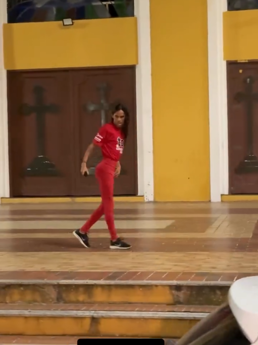 Passinho ao som de #xuxa #passinho #moonwalker #videoviral #foryoupage 