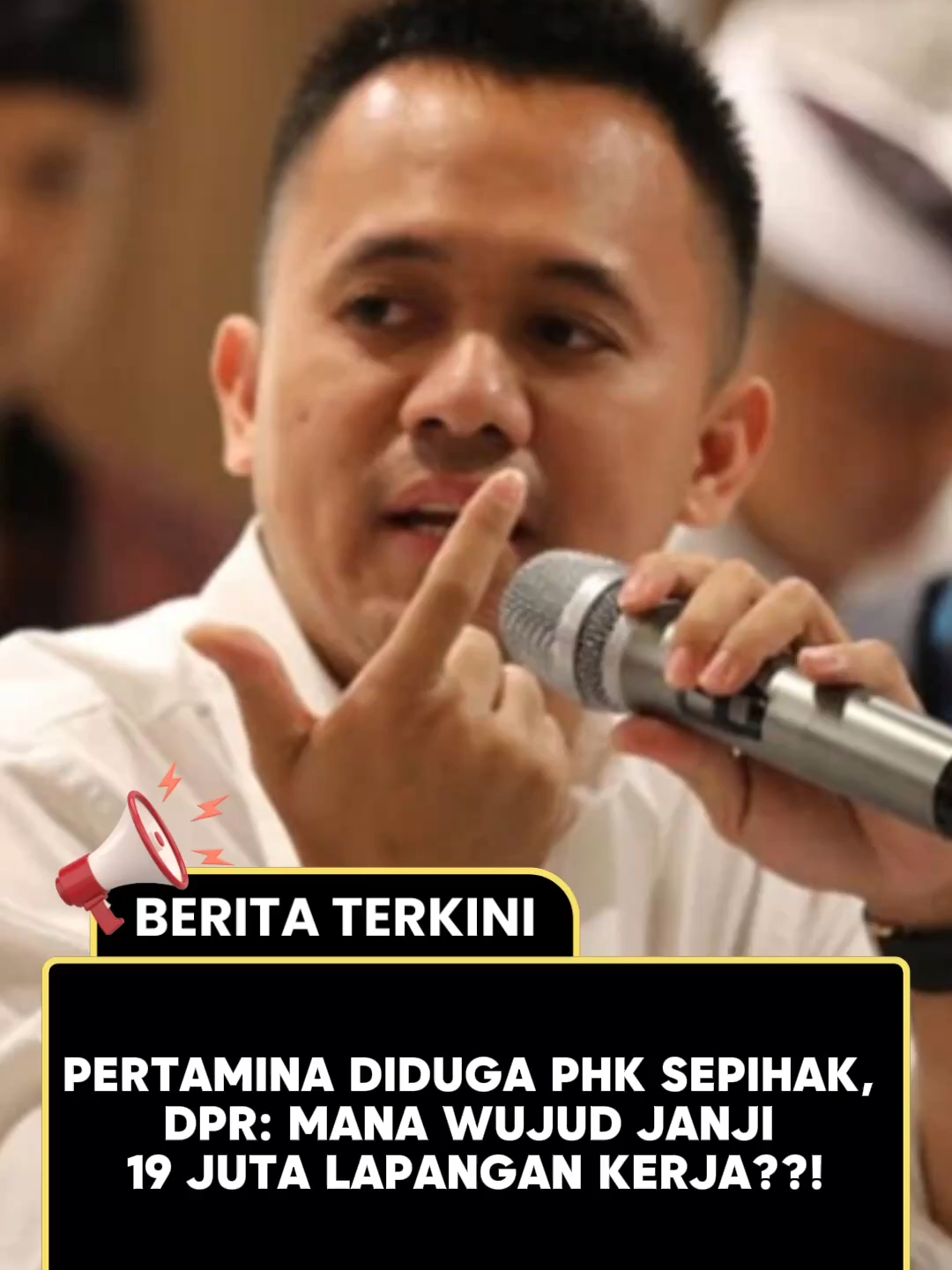 Dugaan Pemutusan Hubungan Kerja sepihak yang dilakukan Pertamina, mendapatkan sorotan tajam dari Anggota DPR RI Fraksi PDI Perjuangan Mufti Anam.  Beliau pun mempertanyakan janji 19 juta lapangan kerja kepada pemerintah? Bukannya lapangan kerja, yang ada malah pengangguran dimana-mana!!! #pdiperjuangan #fraksipdiperjuangan #muftianam #sejutainfo #pertamina #Viral #lapangankerja #phk #bumn