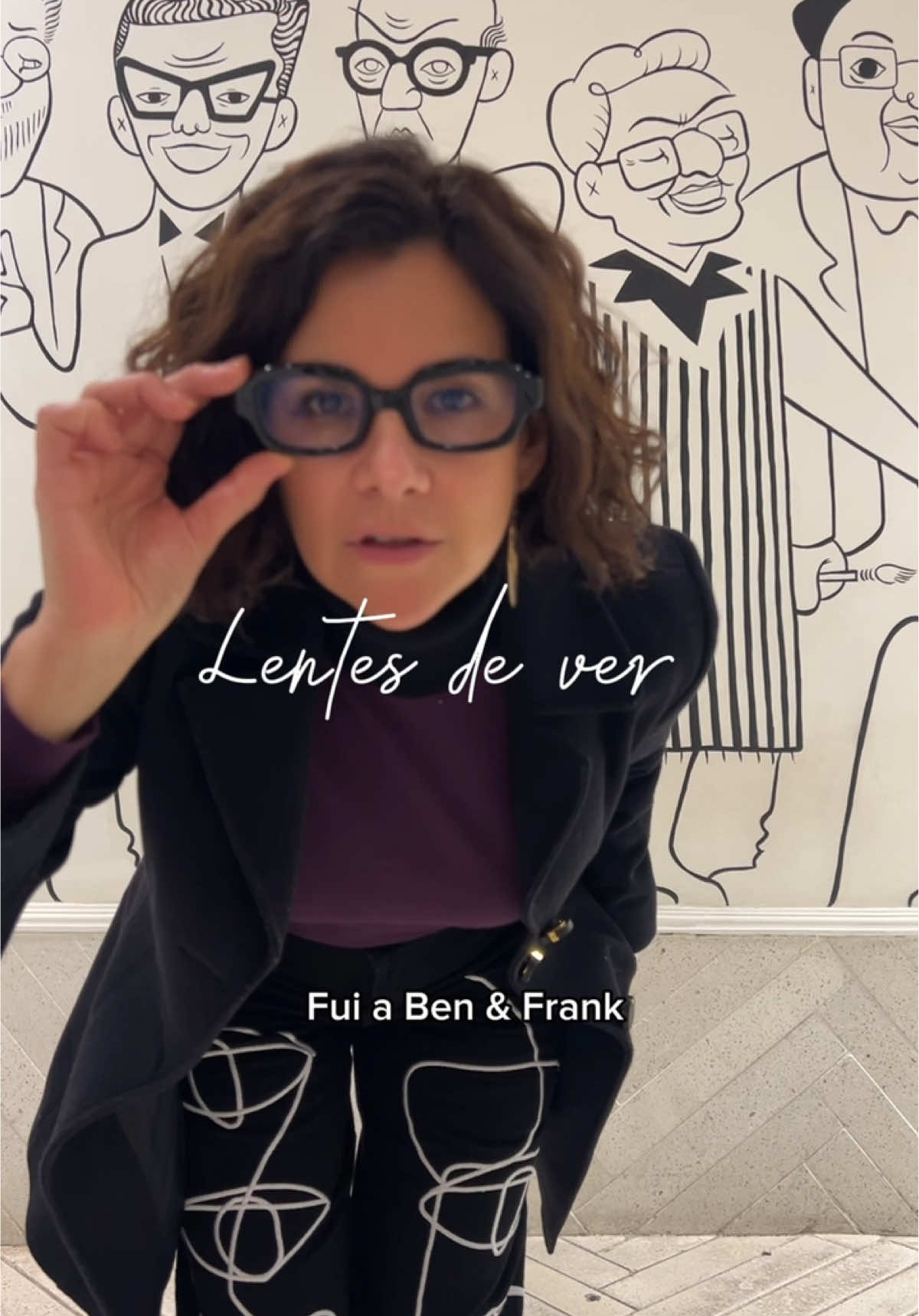 Fui a Ben & Frank a elegir unos lentes para ver y la experiencia estuvo increíble. Todos los armazones están padrísimos, la atención es buenísima porque te hacen un estudio de la vista gratis y además te ayudan a escoger los que mejor van con tu cara. Salí con los lentes ideales y ahora sí voy a poder dibujar y hacer todo lo que me gusta sin forzar la vista… pero con estilo. @Ben & Frank  #BenAndFrank #LentesDeVer #GlassesTrend #AccesoriosDeModa #MexicanStyle