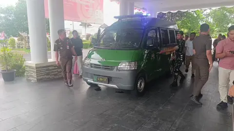 Penahanan 4 orang tersangka tindak pidana korupsi (Tipikor) terkait Atas perkara Dugaan Tindak Pidana Korupsi Dalam Penyalahgunaan Anggaran Belanja Pada Satuan Polisi Pamong Praja (SATPOL-PP) Kabupaten Bangka Selatan Tahun 2022-2023. #KejariBasel#tiktok#fypppp#2025#Pejuangberita