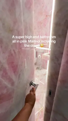 I came to check the space of a luxury cabinet and mármol store name Armina, and well imposible not get impress with this bathroom that was like a piece of art. I need it to this video! 😅 it was amaizing. #armina #luxurybathroom #highendbathroom #pinkmarmol #miamiluxury 