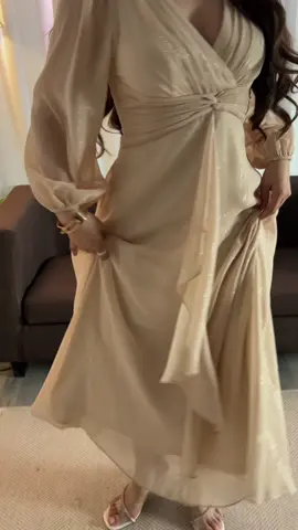 This dress is the perfect length—shiny and comfortable. I love it.#everpretty #fallweddingguestdress #evenningdress #falldress #falldress 