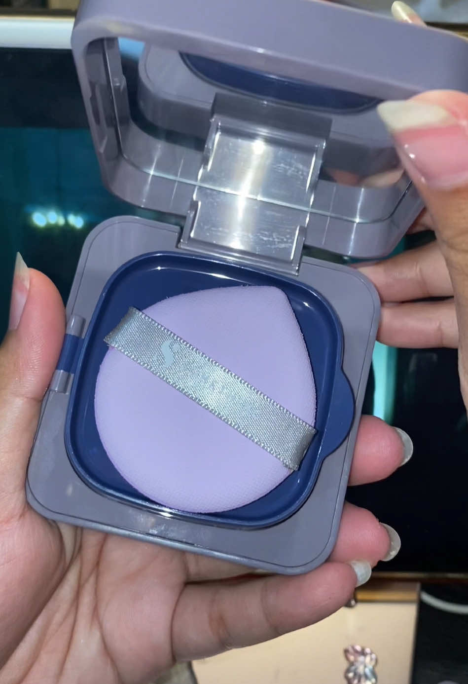 asmr refill cushion! gatau refill ke berapa tapi baru tauu kalo puffnya ganti jadi teardrop lebih enakk buat blend di bagian under eye🤩 @Somethinc Official #somethinc #cushionsomethinc #copypastecushion 