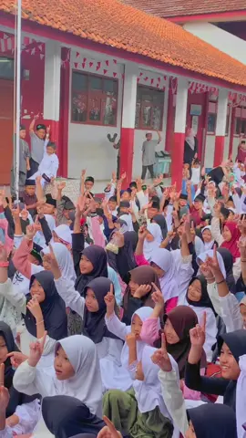 Mengahadiri undangan Maulid Nabi Muhammad SAW di Sd Baros #desasukataris #karangtengah #cianjur #maulidnabimuhamammadsaw 