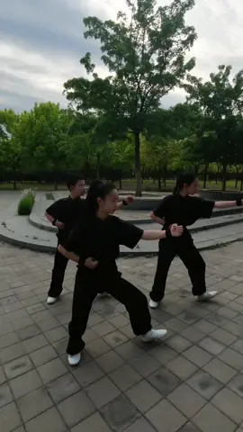 The little martial arts enthusiasts are full of heroic spirit, and every move inherits the martial arts tradition.#HuangyanMartialArts #Kungfu #MartialArts 