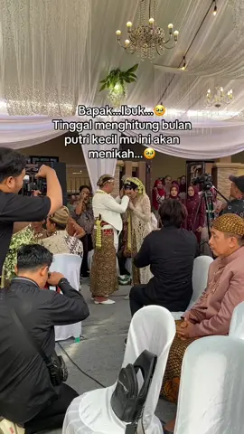 Untuk yang mau menikah semoga dilancarkan semuanya yaa🥹 Mohon izin post videonya yaa mba/mas🥹waktu aku job rias ikut terharu lihat prosesi ini #xyzbca #fyp #menujuhalal #nikah #couple 