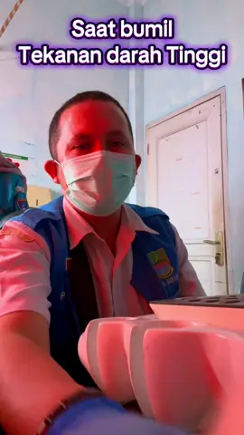 Saat ibu hamil datang USG ke puskesmas dengan Punya riwayat hipertensi atau tekanan darah tinggi USG kehamilan untuk mendeteksi suara Jantung. Kantong kehamilan pada trimester pertama. Hal yang wajib dilakukan setiap ibu hamil. Untuk memastikan kesehatan janin di awal kehamilan. USG kehamilan untuk mendeteksi suara Jantung. Kantong kehamilan pada trimester pertama. Hal yang wajib dilakukan setiap ibu hamil. Untuk memastikan kesehatan janin di awal kehamilan. Check kehamilan di puskesmas bersama dokter roi. Untuk melihat atau mengamati kondisi janin saat ini. Mengetahui posisi janin. Plasenta. Air ketuban. Usia kehamilan. Detak jantung dan irama jantungnya normal atau tidak. #bumil #hipertensi #usg #drroi #puskesmas 