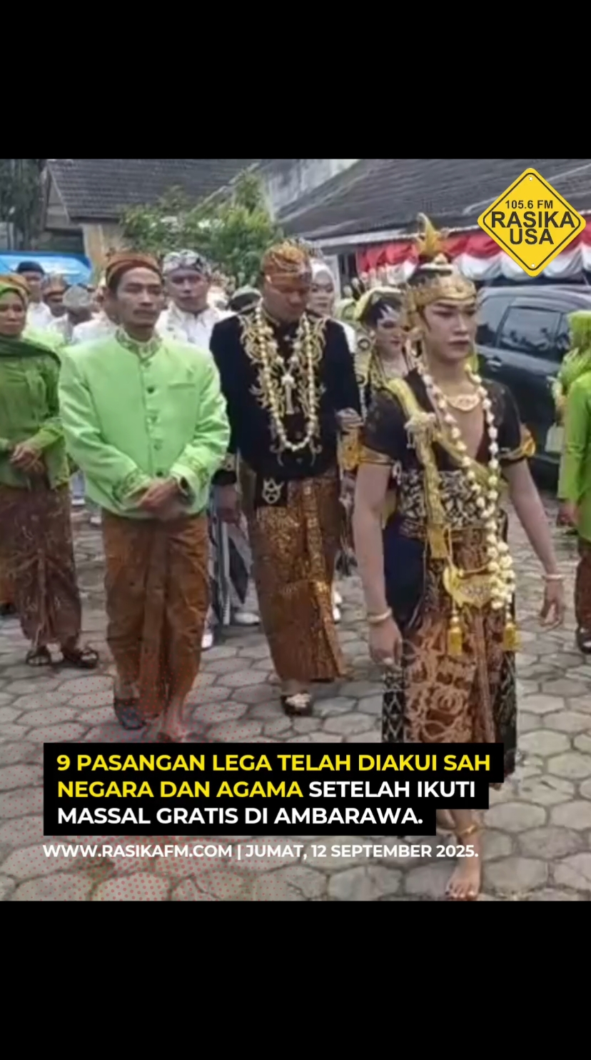 #KabarRasika Kantor Urusan Agama Ambarawa tampak lebih ramai, Rabu (10/9/2025) kemarin, karena sejumlah pasangan terlihat sumringah. Mereka mengikuti prosesi ijab qabul dalam acara nikah massal gratis yang digelar Pemerintah Kecamatan Ambarawa. Tercatat 9 pasangan pengantin dikirab menuju Pendopo Kecamatan Ambarawa untuk mengikuti resepsi bersama. Salah satunya pasangan Nur Aziz (22) dan Rifka Amalia Widiastuti (20). Nur Aziz yang bekerja sebagai buruh proyek mengaku lega karena bisa menghemat biaya pernikahan. Kepala KUA Ambarawa, Abdul Ghafur, menjelaskan mayoritas peserta nikah massal ini sebelumnya hanya menikah siri karena kendala baik biaya maupun administrasi.  “Rata-rata ada Ada yang sudah menikah siri lebih dari dua tahun, ada yang baru kumpul, bahkan ada yang harus mengurus pindah agama atau akta cerai dulu. Dengan adanya program ini, alhamdulillah semuanya bisa selesai. Total ada 9 pasangan yang kini sah secara agama dan negara. Kegiatan tersebut juga sejalan dengan surat edaran Kementerian Agama tentang Gerakan Sadar Pencatatan Nikah,