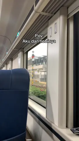 Gak Bosen banget sama hobi yang ini#keretaapiindonesia #railfansindonesia #kai #fyppppppppppppppppppppppp #vibeskereta 