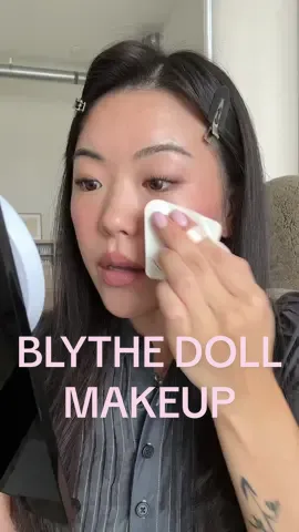 When I saw this Blythe doll from @Dollmun I knew I had to recreate her makeup 🎠  Products used:  @Parnell US cicamanu serum cushion in 25N @NARS Cosmetics pot concealer in 2.3 madeline  @maccosmetics skin finish lightstruck in double-gleam & studio radiance concealer in NC11.5 @makeupbymario soft sculpt transforming skin enhancer in medium  @Morphe Cosmetics shapelifter contour stick in refined @SOSHE Beauty blushes in rosy rest & speakeasy  @Kosas cloud set in breezy @Anastasia Beverly Hills microstroke brow pen in taupe @Morphe brow gel  @Morphe solo artist cream eyeshadow in chorus  @Persona Cosmetics eyeliner in chocolate  @makeupforever artist pencil in anywhere caffeine  @Kosas mascara  @rikilovesriki heated eyelash curler  @rhode skin lipshape in twist  @Morphe lip liner in signature  @loréal paris usa plump ambition lip oil in worth it 601  @DanessaMyricksBeauty liquid blurring balm setting spray  #blythedoll #dollmakeup #makeuptutorial #cutemakeuplook 