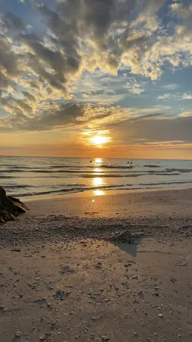 #lutgervandross #poweroflove #sunsets #beachvibes #floridalife 