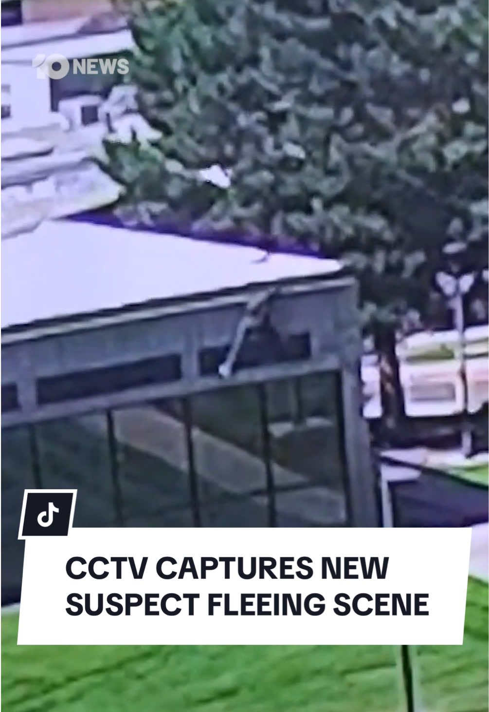 Police have released a new video of a person of interest in the investigation into the assassination of conservative activist Charlie Kirk. CCTV footage shows a person wearing a hat, sunglasses and a long-sleeve black shirt running across a roof, climbing off the edge of the roof and dropping to the ground after the fatal shot was fired on Wednesday. Authorities said they have received more than 7,000 tips so far, with Utah Governor Spencer Cox adding it’s the largest number the FBI has received since the Boston Marathon bombing in 2013. #10news #charliekirk #charlie #us #utah 