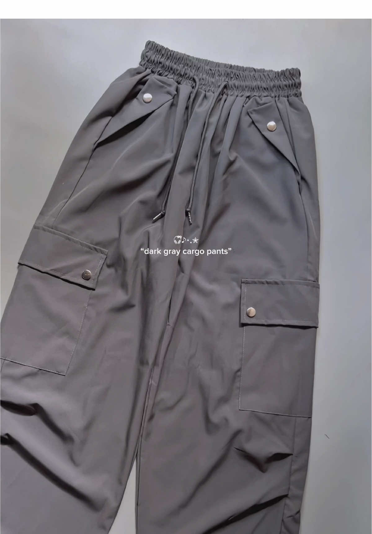 “Dark gray cargo pants” #cargopants #pants #drawstringcargopants #cargo #visuking #graycargopants #visukingwomenspants #visukingcargopants #widelegpants #widelegcargopants #wideleg 