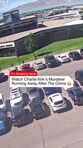 Federal Bureau of Investigation (FBI) menggelar sayembara. Bagi siapapun yang bisa memberikan informasi dan menangkap penembak aktivis Charlie Kirk akan diberikan hadiah sebesar US$ 100.000 atau setara Rp 1,64 miliar (kurs Rp 16.461). Sayembara ini digelar di mana FBI memberikan petunjuk berupa foto tangkapan video yang diduga sosok pelaku penembakan. Dalam foto yang dirilis, orang tersebut mengenakan pakaian berwana gelap, baju hitam lengan panjang, celana panjang gelap, kacamata hitam, dan topi. 