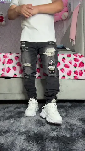 Está bien bonito este pantalón #skinnyjeans #ripped #mens 
