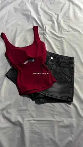 😫✨ #paddedtop #backlesstop #OOTD #redtop #tanktop 