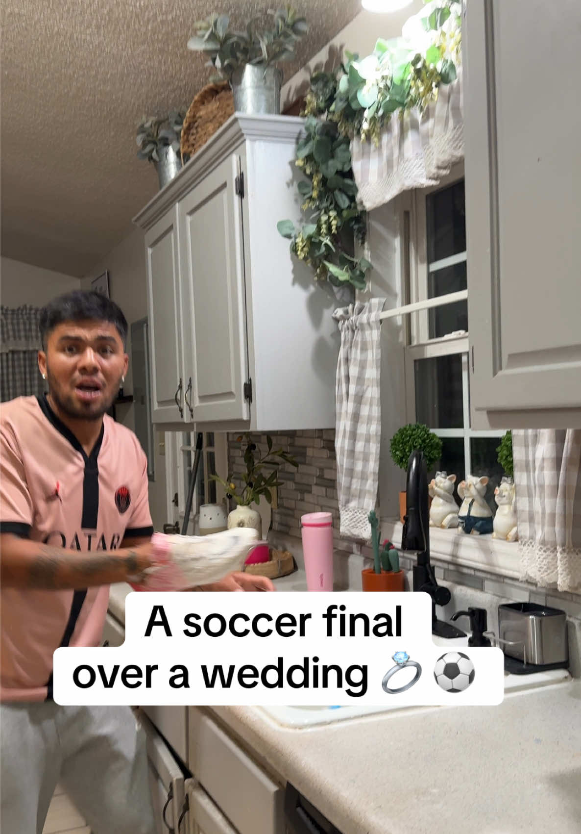 When priorities come we always have to make the best decision ⚽️😎💍 #wedding #Soccer #noviatoxica #marriedlife #futbol