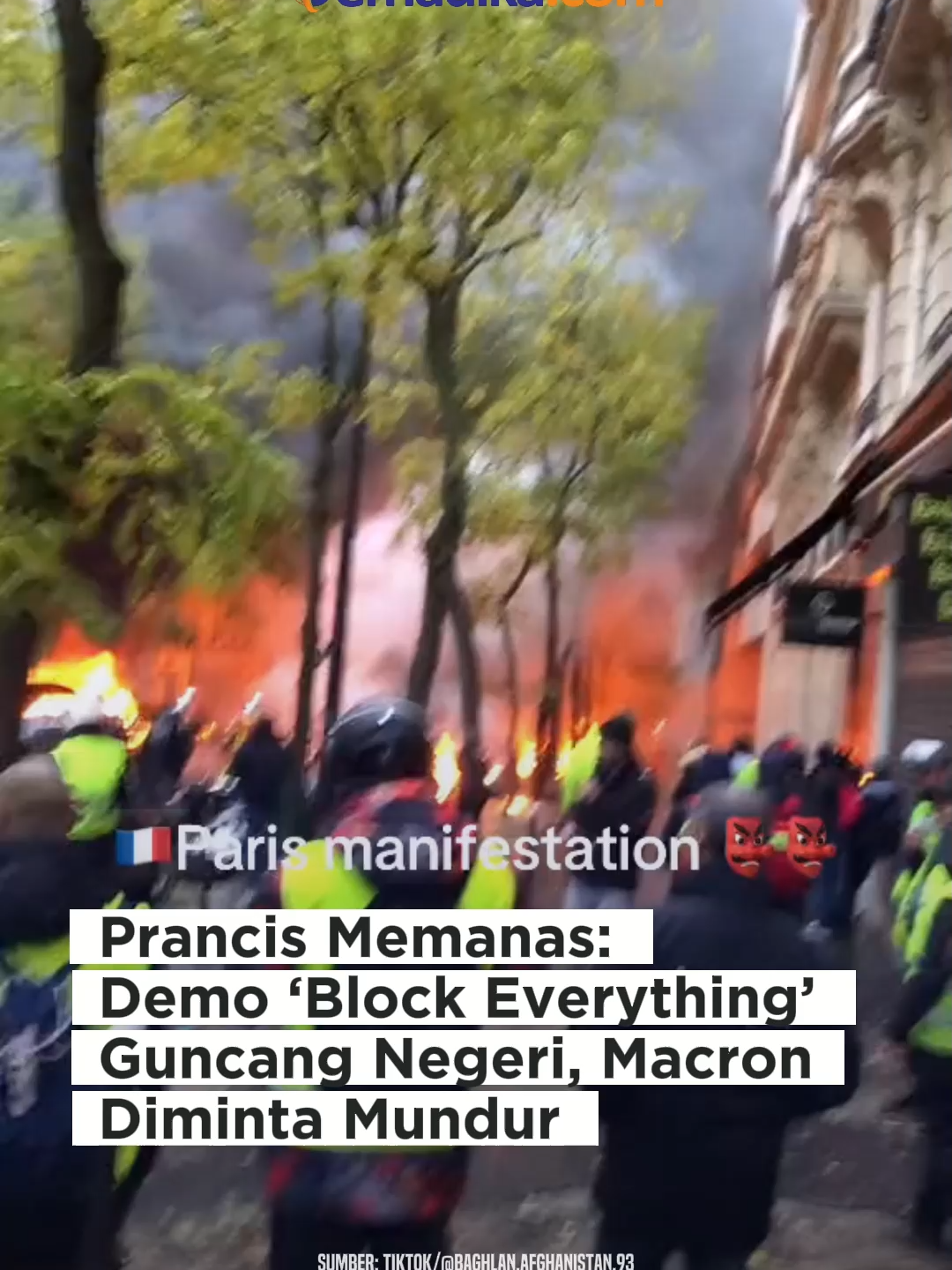 Gerakan “Block Everything” (Blokir Segalanya) mengguncang Prancis sejak Rabu (10/9/2025). Hampir 200.000 orang turun ke jalan di seluruh negeri untuk memprotes kebijakan pemotongan anggaran publik dan menuntut Presiden Emmanuel Macron mundur. Unjuk rasa yang awalnya viral di media sosial itu kini berubah menjadi aksi besar-besaran. Massa yang didominasi kaum muda Gen-Z memblokir jalan raya, membakar ban, dan mendirikan barikade di kota-kota besar seperti Paris, Nantes, Rennes, dan Montpellier. Polisi anti huru-hara dikerahkan, menembakkan gas air mata, dan menangkap ratusan pengunjuk rasa. Demonstrasi ini terjadi bersamaan dengan pelantikan perdana menteri baru, Sebastien Lecornu, yang menggantikan Francois Bayrou setelah dijatuhkan parlemen. Para pengunjuk rasa menilai pergantian PM tidak menyelesaikan masalah. “Macron-lah masalahnya, bukan para menteri. Dia harus mundur!” teriak Fred, anggota serikat pekerja transportasi umum Paris. Kementerian Dalam Negeri Prancis mencatat lebih dari 80.000 aparat keamanan diterjunkan, sementara 415 demonstran masih ditahan. Meski sebagian aksi berlangsung damai, bentrokan tetap terjadi di beberapa titik dan memicu kebakaran kecil di pusat kota. Gerakan ini mengingatkan pada protes “Rompi Kuning” 2018–2019, namun kini digerakkan oleh generasi muda yang menuntut keadilan sosial, pengurangan ketimpangan, dan sistem politik yang lebih berpihak kepada rakyat. Simak selengkapnya di Gemadika.com #berita #prancis #paris #demo #breakingnews #beritaterkini #beranda